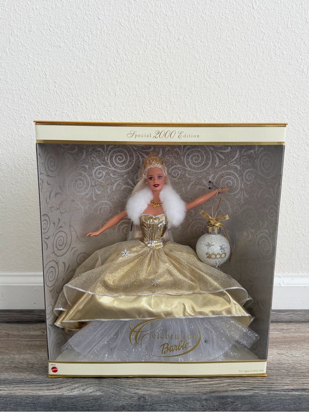 Special 2000 Edition Celebration Barbie in Gold Gown Collection new in box - Picture 3 of 10